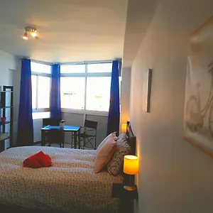 Estudio Con Luz Del Sol Y Azul Del Mar Apartamento
